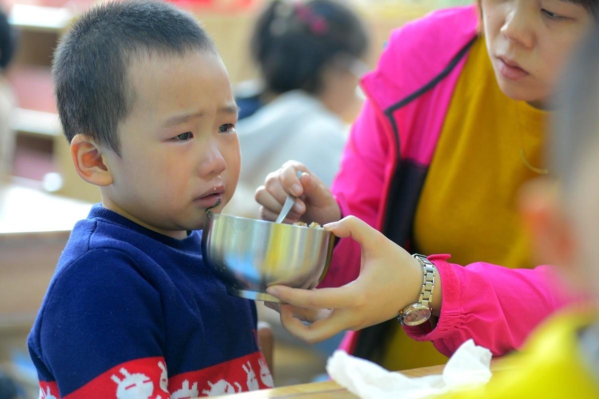 两个月宝宝不吃奶怎么办？全面解析宝宝饮食问题与对策