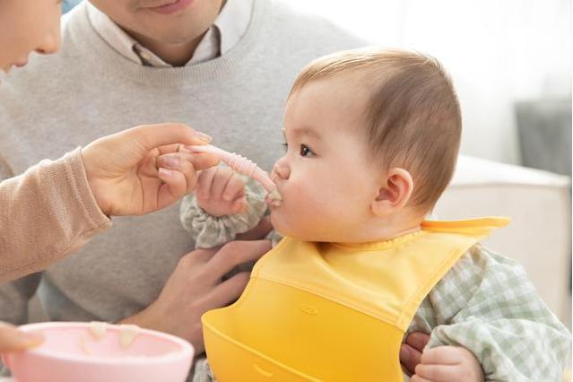 关于婴儿辅食引入，能否在四个月开始？