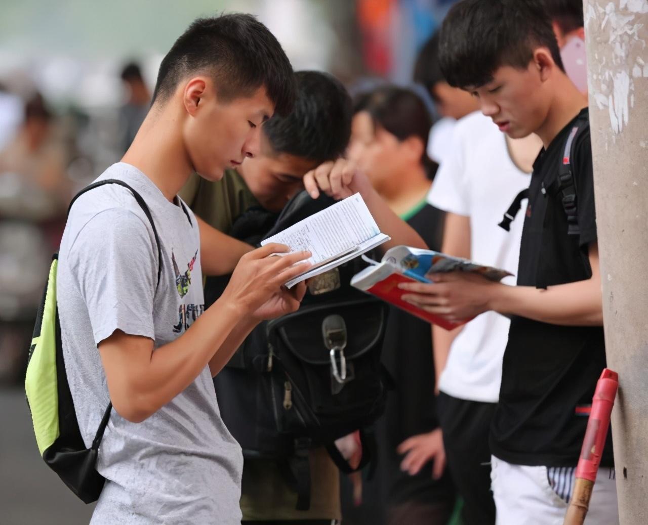 专升本与自考，两种学历提升途径的比较与探讨