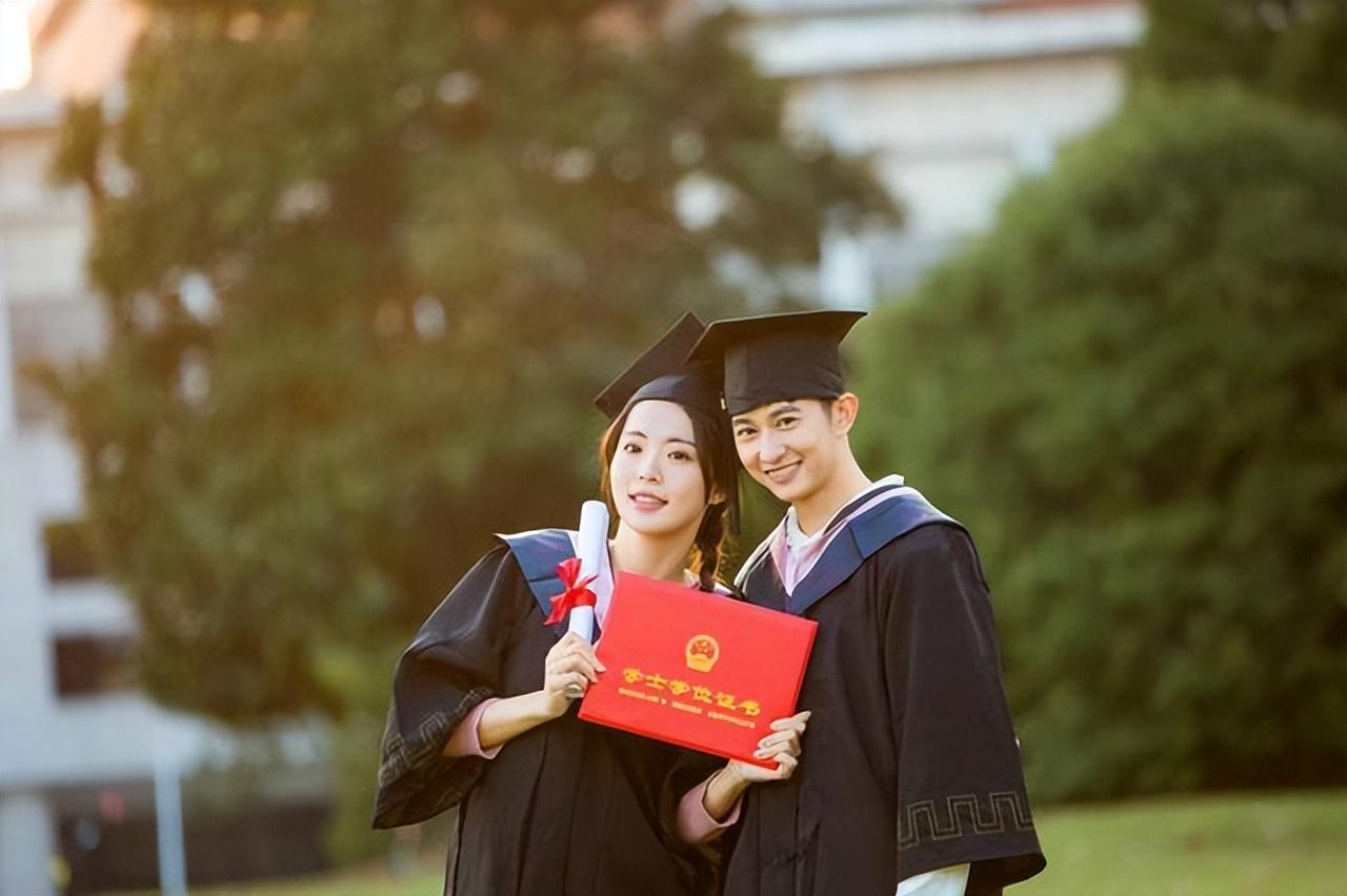 专升本后参军，探索双重人生旅程的交融与成长